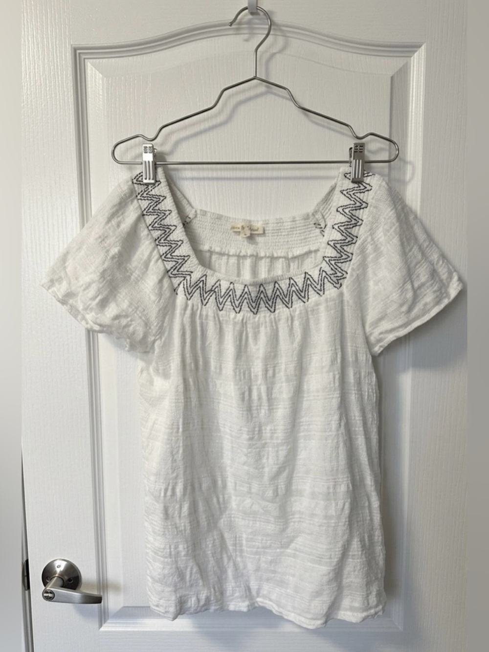Hem and Thread blouse - Picture 2 of 2
